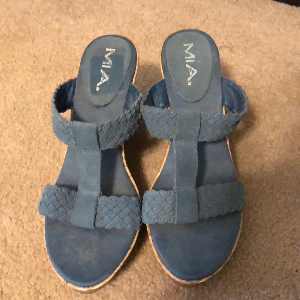 Suede wedges!!
